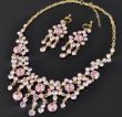 Ожерелье и серьги с розовыми кристаллами